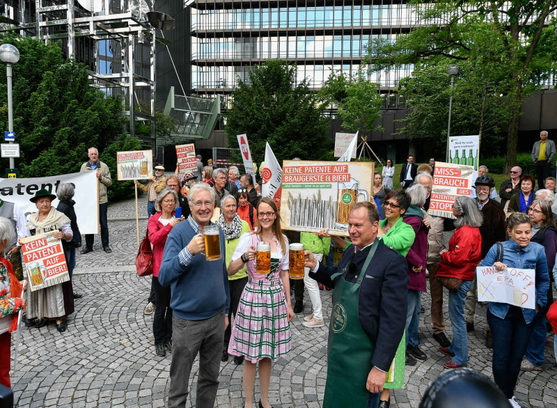 Protest gegen Bierpatente vor dem Europäischen Patentamt München. (Foto: Frank Heller/Agentur argum)