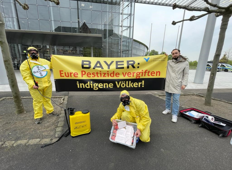 Protest zur Bayer-Hauptversammlung 2022   Foto: GfbV